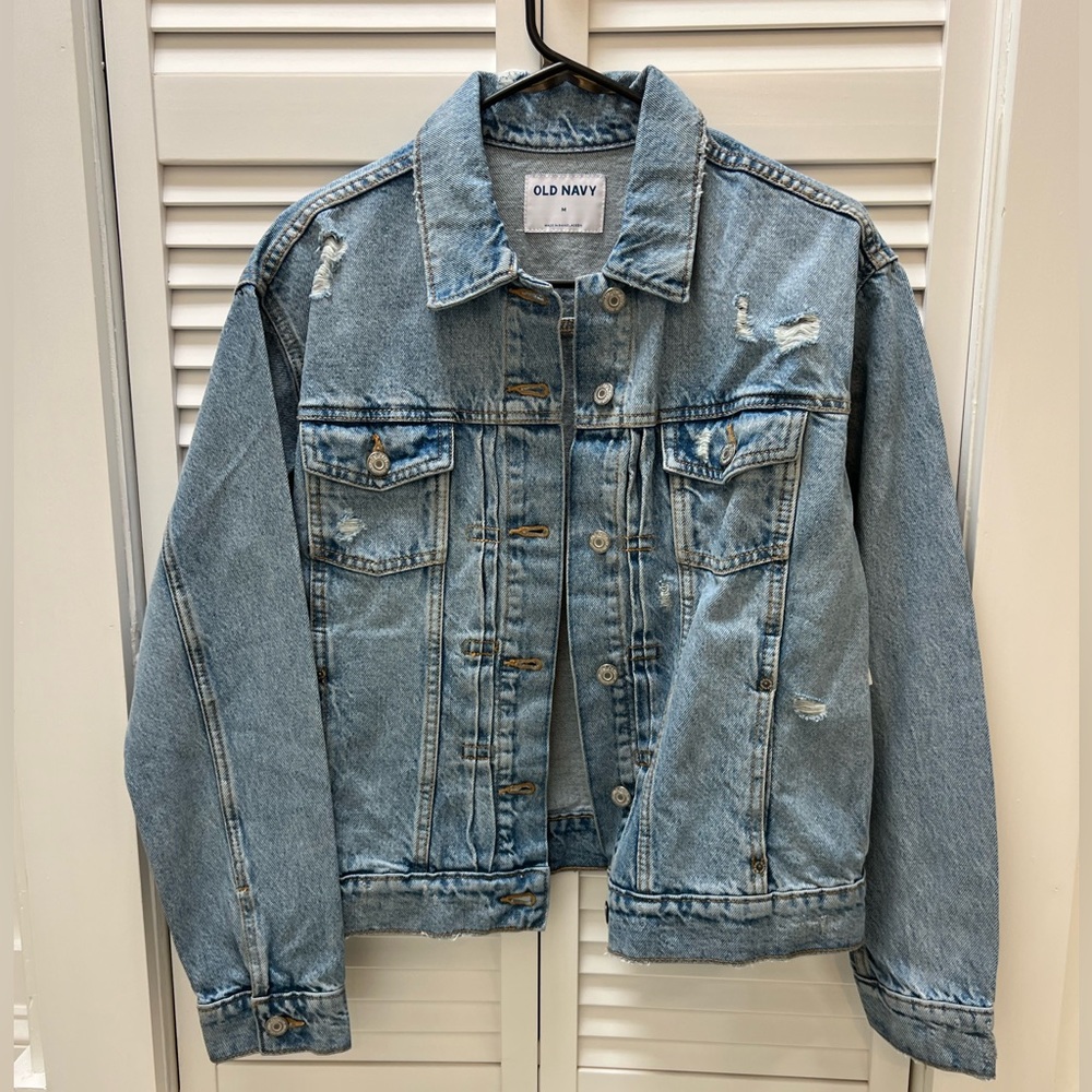 Woman’s Old Navy Jean Jacket size medium EUC blue